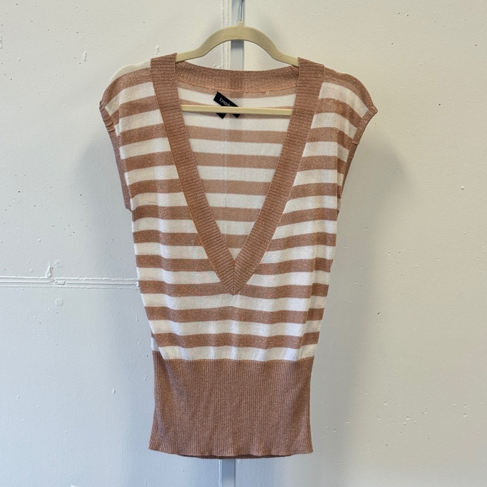 Bebe 2010s Rose Gold Metallic Striped Deep V-Neck Knit Top Sz Small Short Sleeve